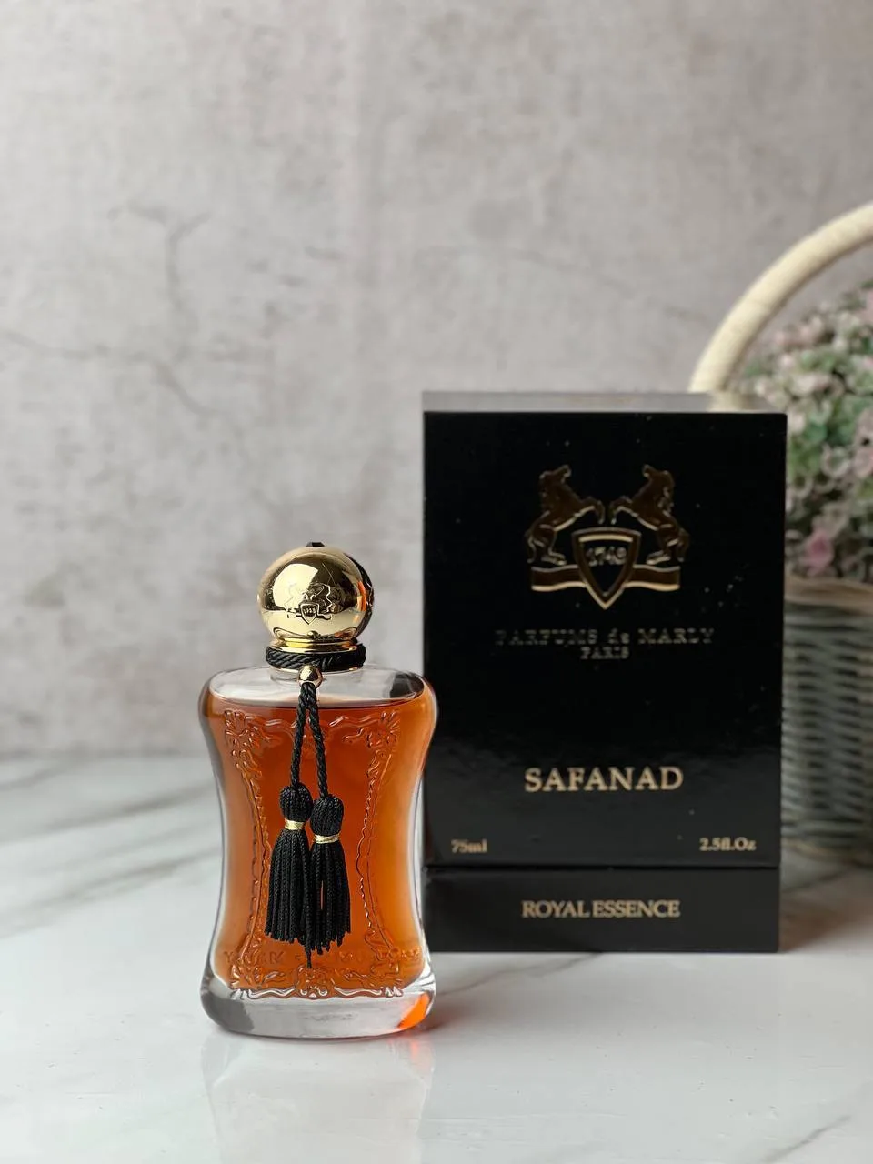 Parfums de Marly Safanad

💐 Ноты аромата:
• Верхние: груша, апельсин
• Сердце: иланг-иланг, ирис, а