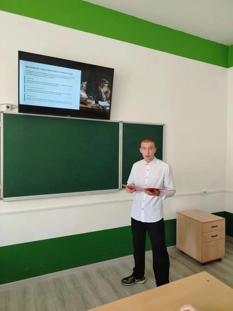 📊 Цифры и графики: будущие банкиры сдают первые проекты по матмоделированию

Студенты группы БД 11 