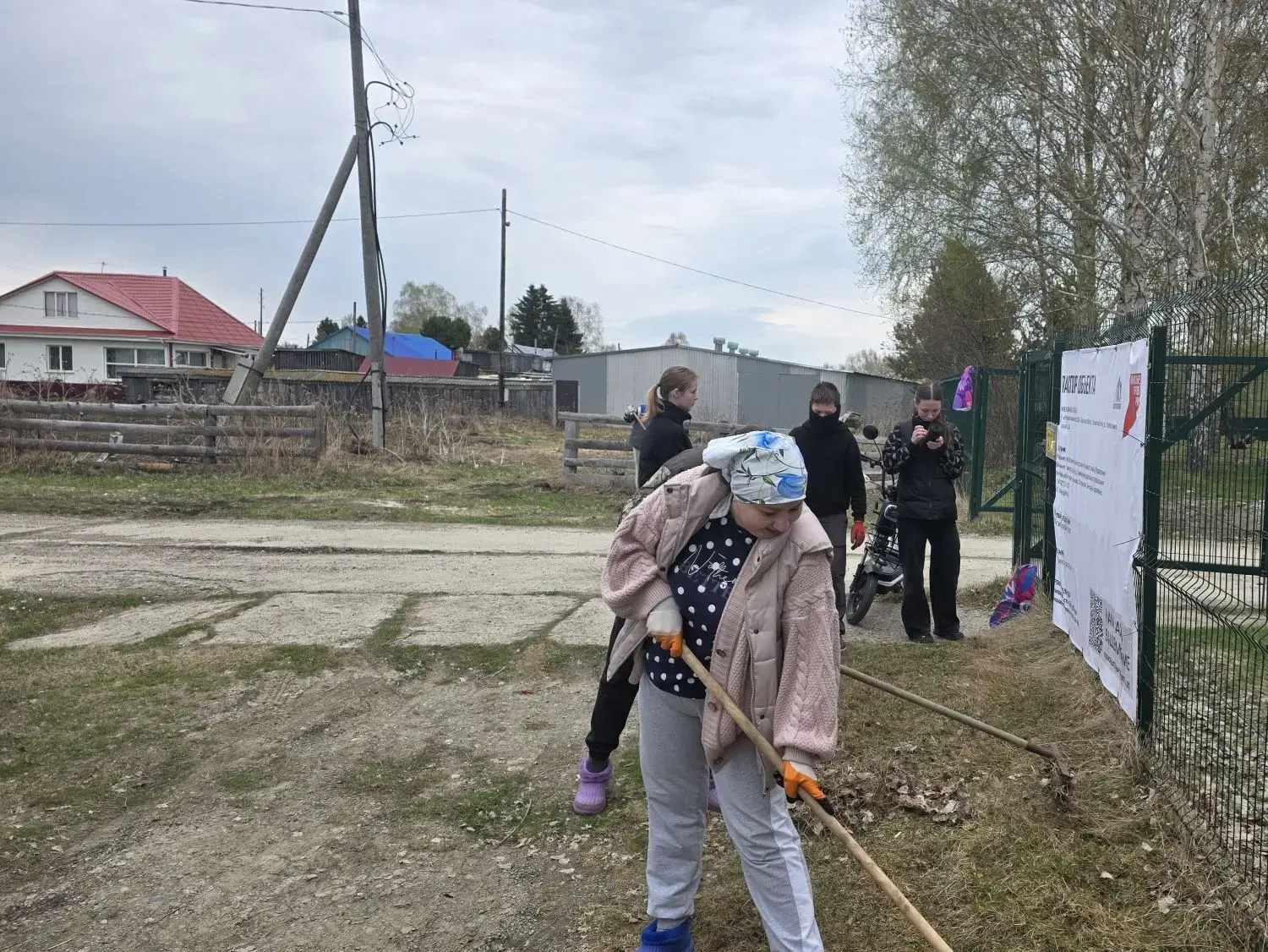 8 мая наша школа стала чище и красивее благодаря дружному субботнику! Ученики, учителя и родители вм