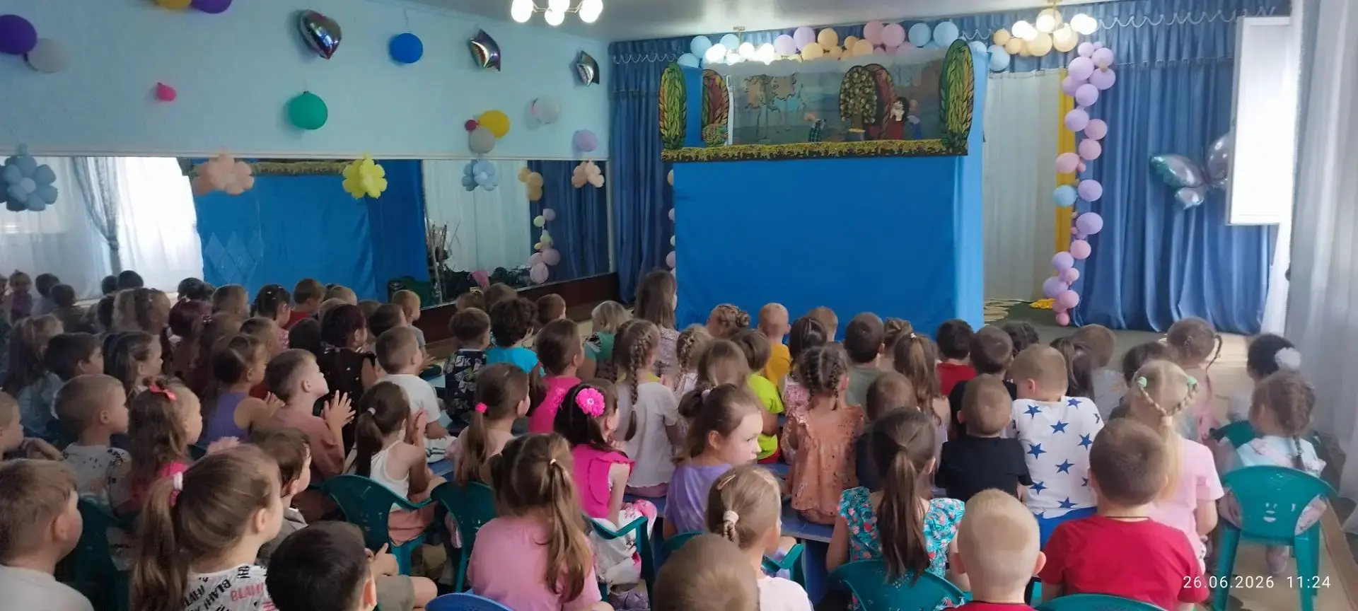 Сегодня в наш детский сад приехал удивительный кукольный театр, который показал ребятам замечательно