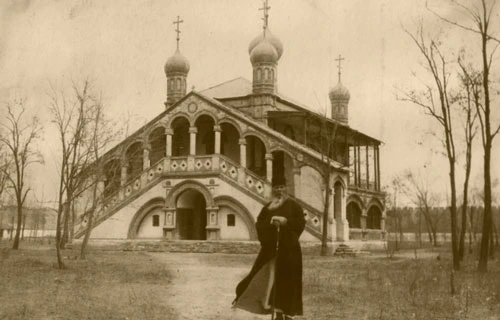 1684 г. — Первая русская церковь в Пекине.
В столице Китая освящена первая русская православная церк