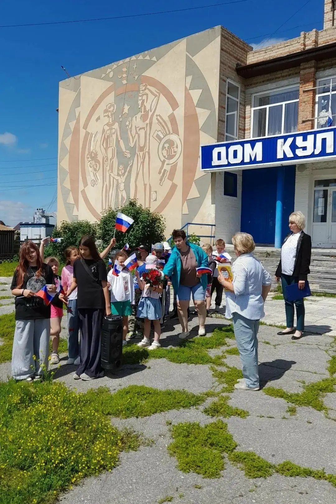 22 июня, в День памяти и скорби у мемориала участникам ВОВ с. Еленинка, прошел митинг «Мы помним…». 