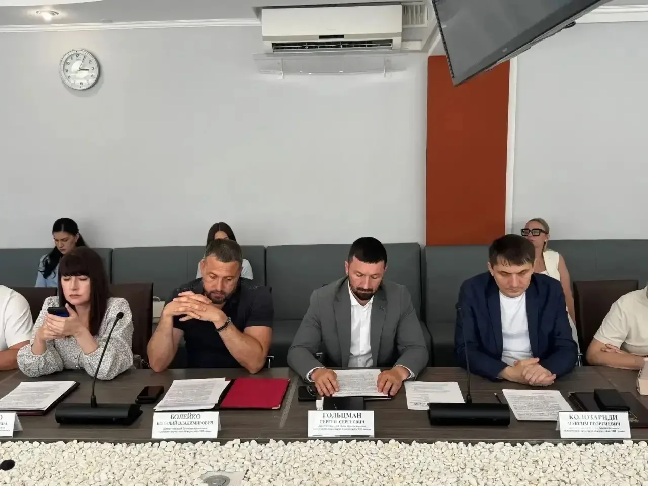 Принял участие в очередном заседании постоянного комитета по вопросам жилищно-коммунального хозяйств