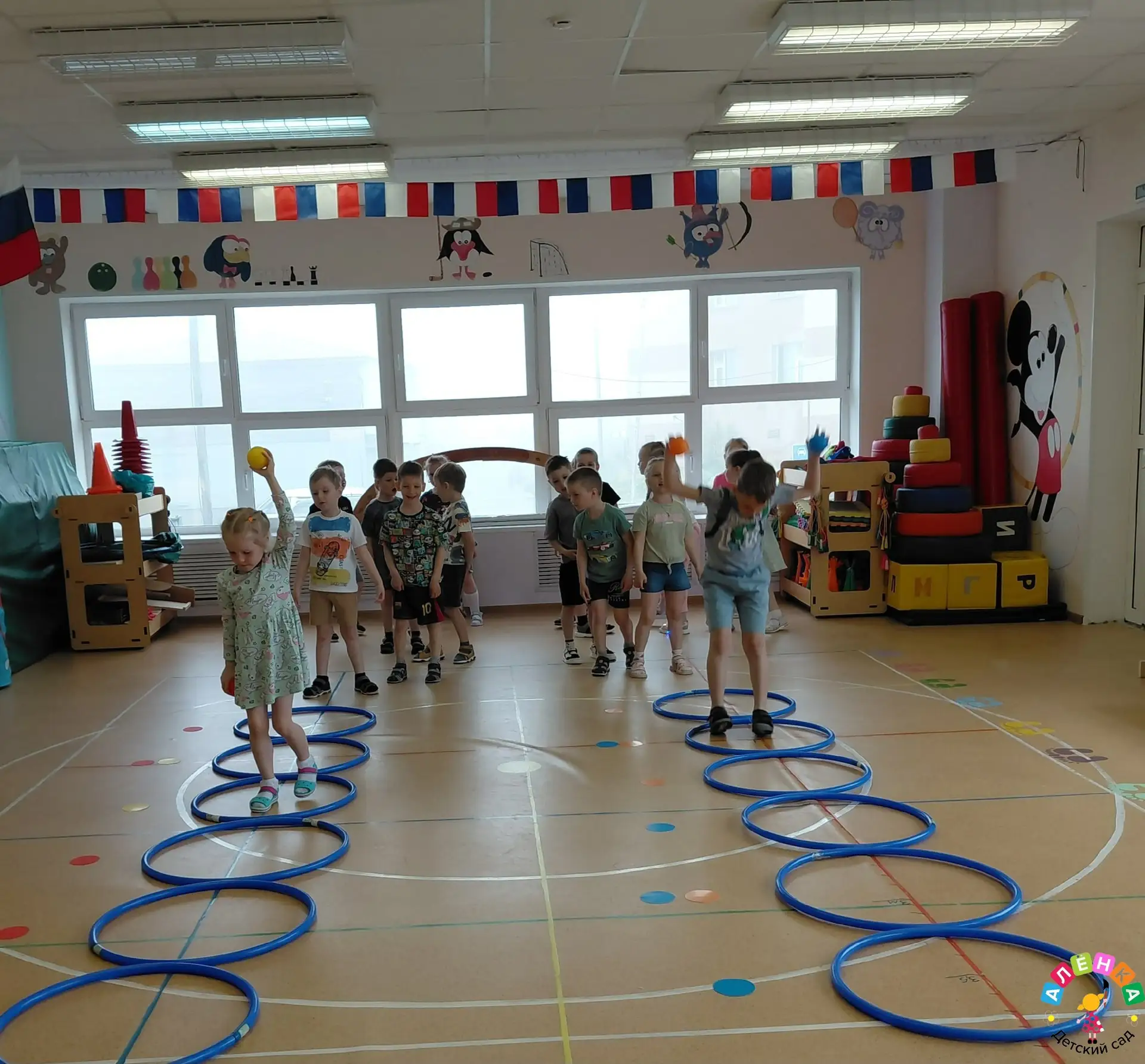 Эта игра отлично тренирует не только физические навыки, такие как ловкость и чувство равновесия, но 