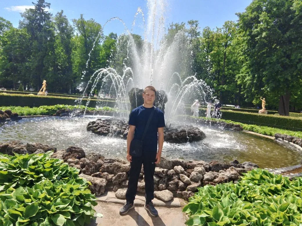 ✈️ПОЕЗДКА В САНКТ-ПЕТЕРБУРГ 
Интересные каникулы Зафарова Ильназа! 
Наша экскурсия началась с Петерг