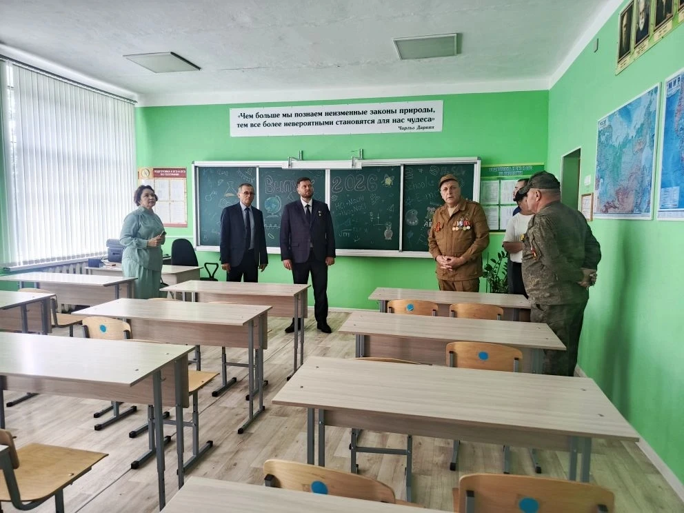 В МБОУ СОШ с.Старокалмашево с визитом побывал настоящий Герой Российской Федерации – военный лётчик,