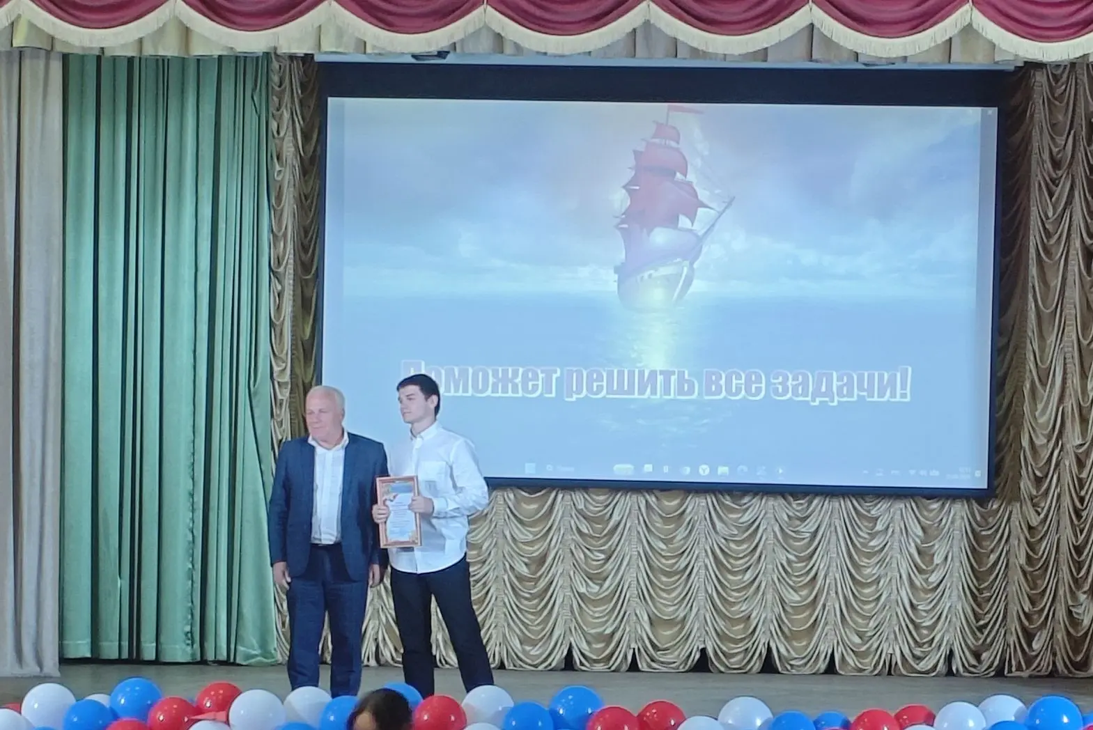 Награждение призёра республиканской Олимпиады по физической культуре Махмудова Хирамагомеда.