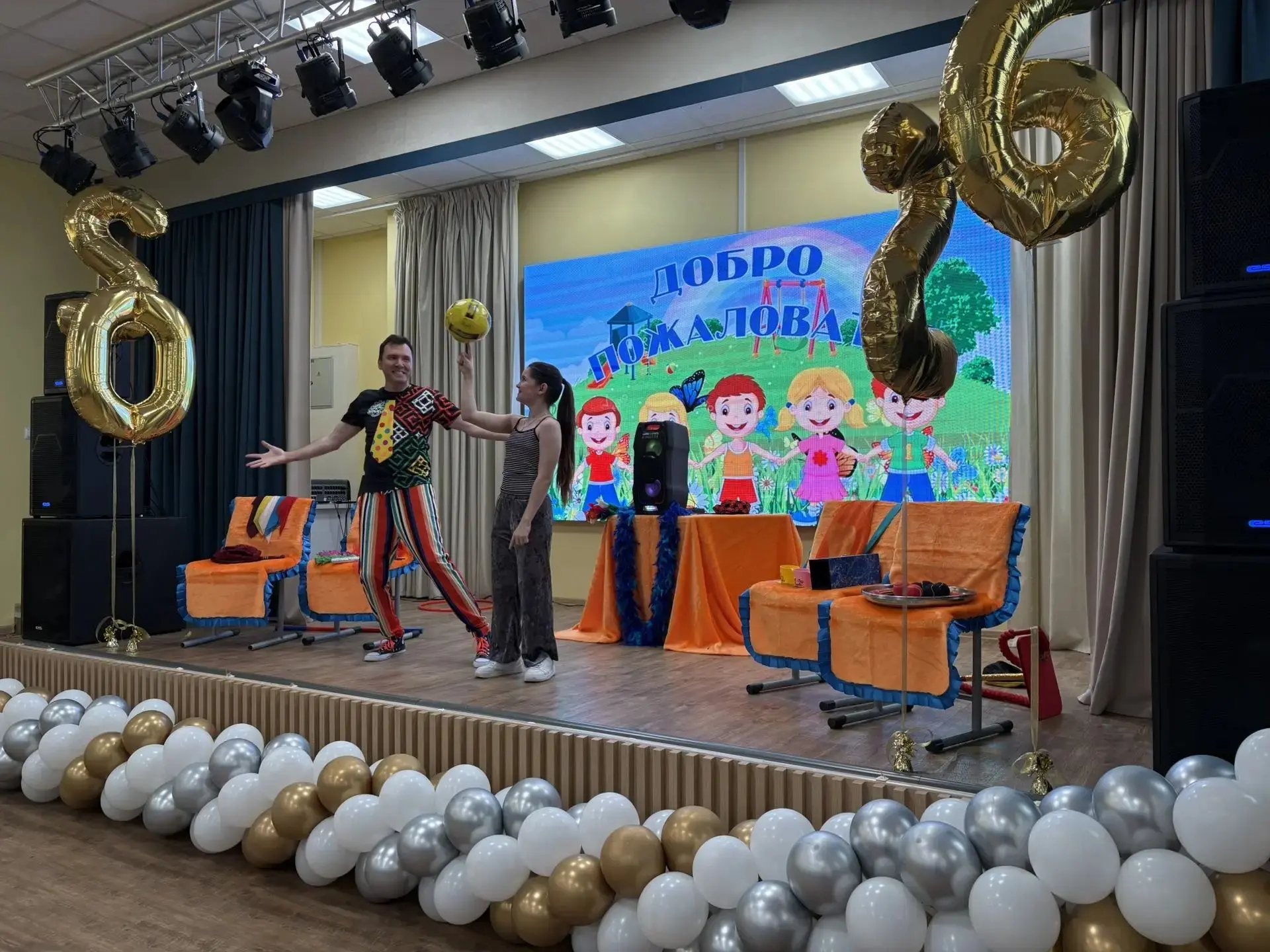Первый день в лагере прошёл отлично 
С утра мы зарядились бодростью на весёлой зарядке. После вкусно
