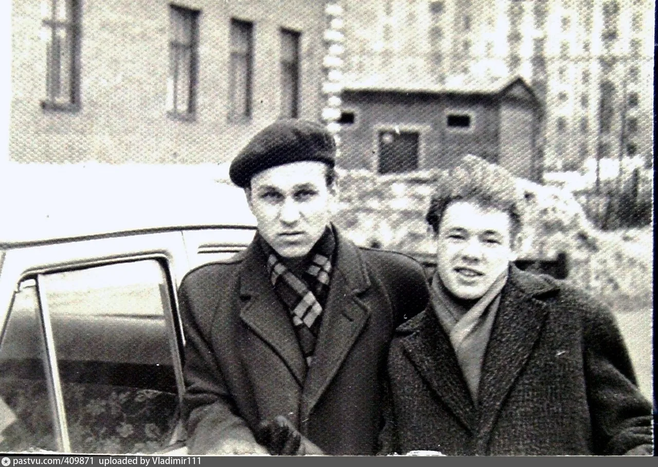 Во дворе школы № 603

#ТряхнёмСтариной_Коптево

Читай главный канал о Москве