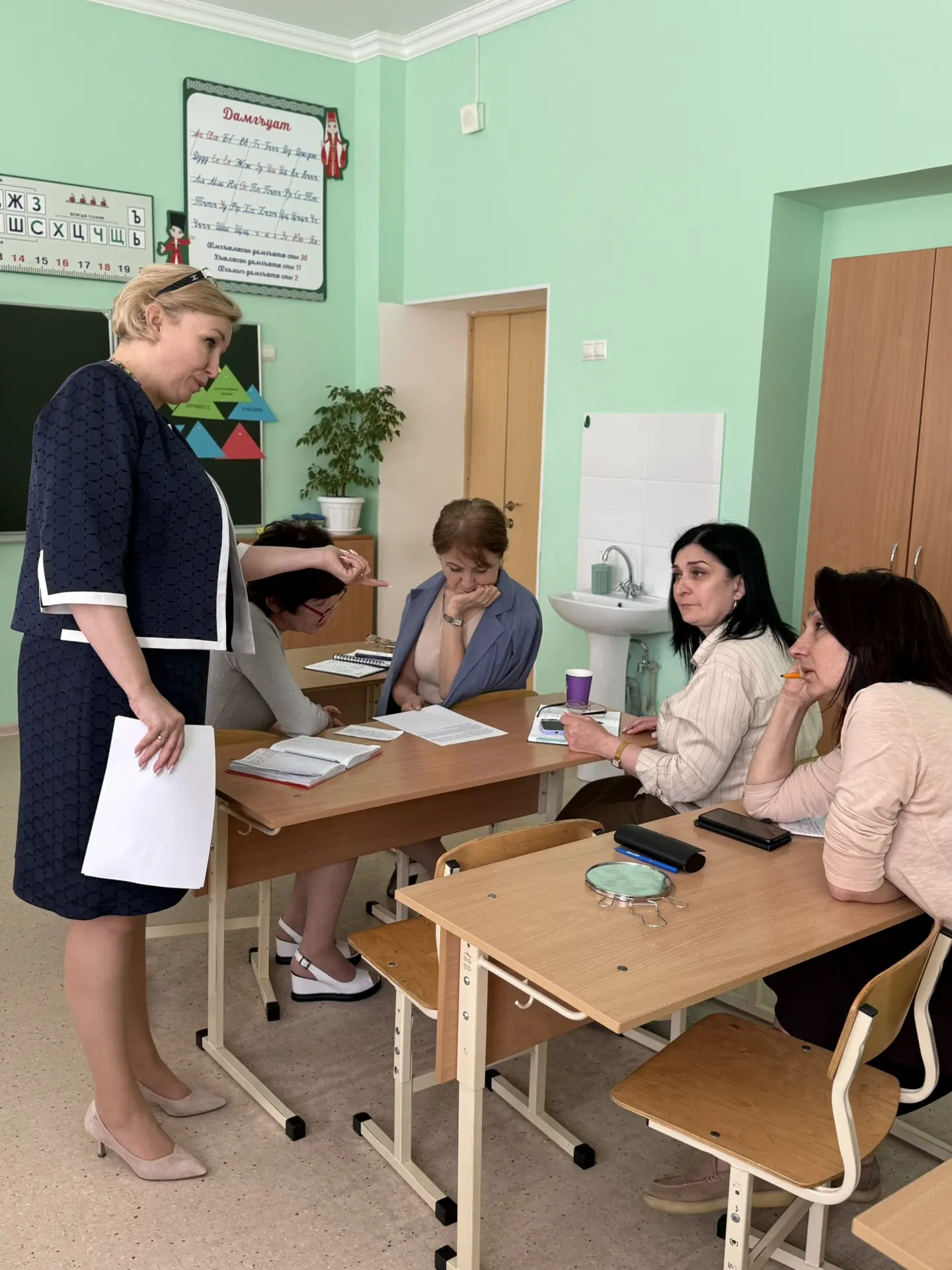 Наша школа придает огромное значение постоянному профессиональному росту своих педагогов. Мы убежден