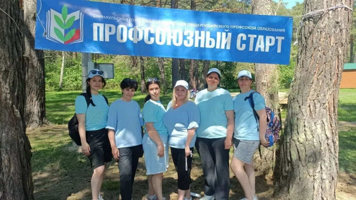 Наши педагоги — удивительные люди: с одной стороны, они каждый день дарят тепло, заботу и знания дет