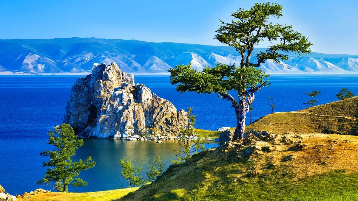 💧Озеро Байкал — самое глубокое и чистое озеро планеты 💧
Его воды хранят пятую часть всех пресных з