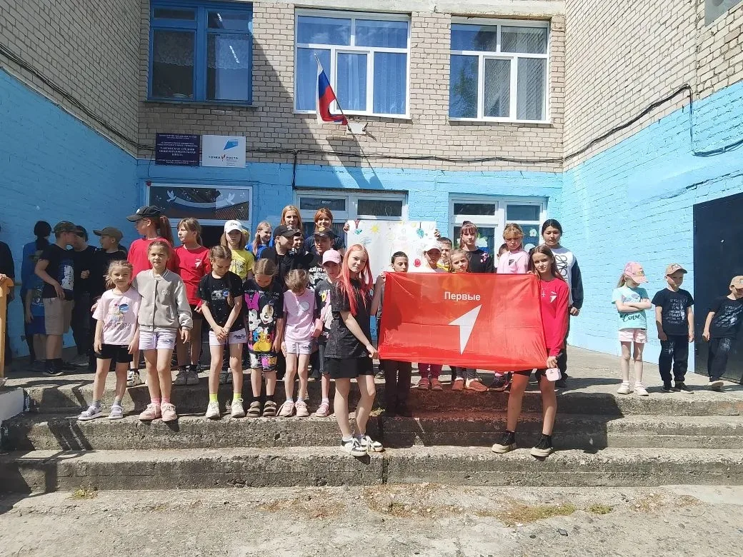 День Первых

✨Наш вчерашний день был расписан по минутам: ребята с азартом переходили от одной станц