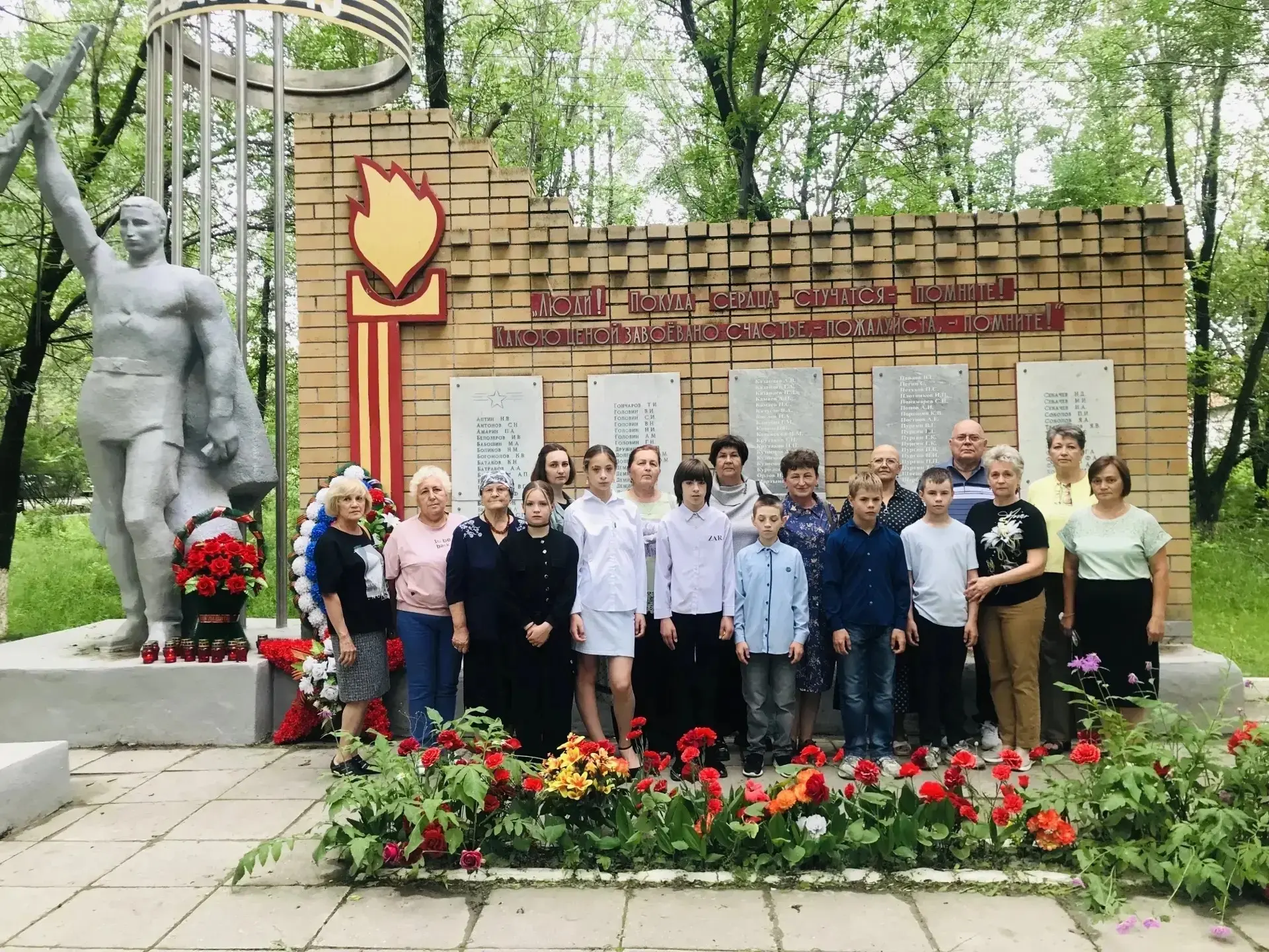 СВЕЧА ПАМЯТИ ГЕРОЯМ – ОГНЕУПОРЩИКАМ🕯 
 
Сегодня, 22 июня, ветераны Богдановичского ОАО «Огнеупоры» 