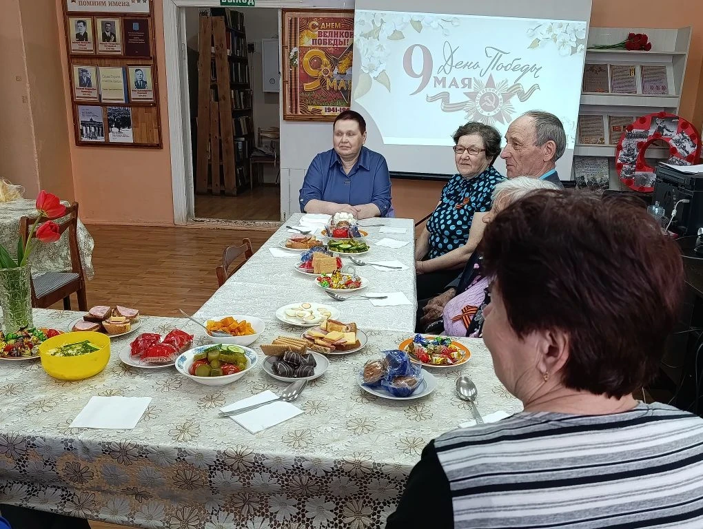 Накануне знаменательного праздника - Дня Победы в Центральной библиотеке с. Боговарово, для членов С
