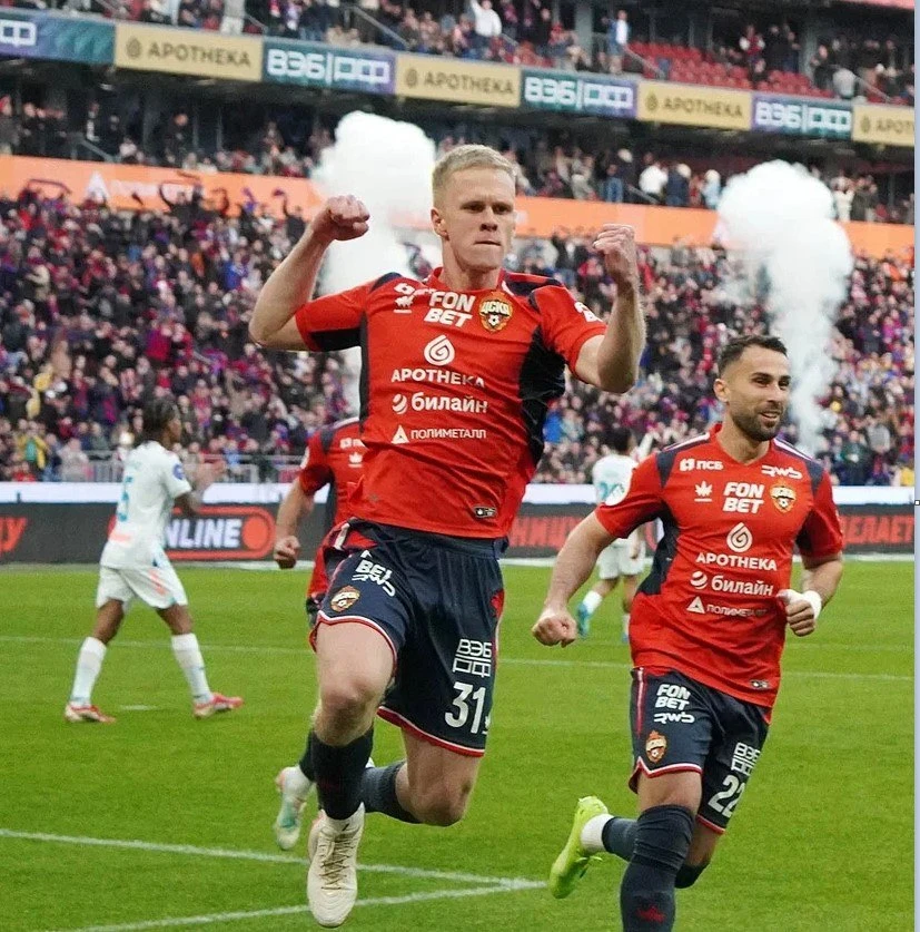 Общался с Матвеем Кисляком вчера вечером 🔴🔵⚽️
 
Матвей Кисляк о Дмитрии Игдисамове:
- С Дмитрием И