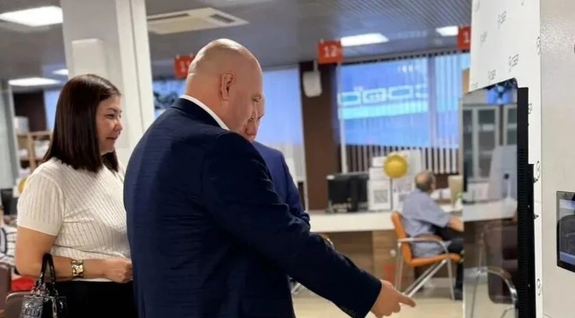 🙏🏻 В Луганске теперь можно проверить организм за 10 секунд с помощью «умного зеркала»

В офисе МФЦ