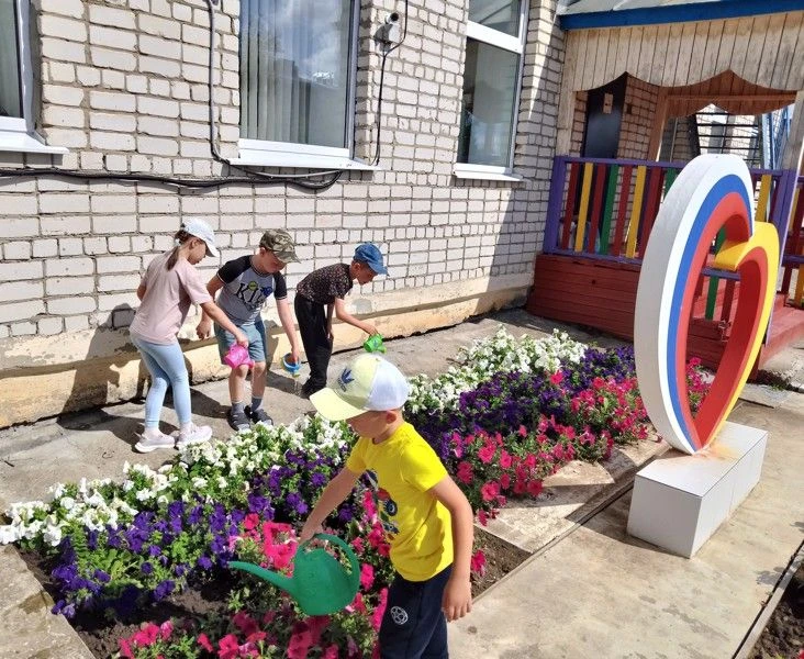 Чувашия цветёт в День России! 🇷🇺🌸 И это лучший подарок к празднику.

Всероссийская акция «Клумбы 