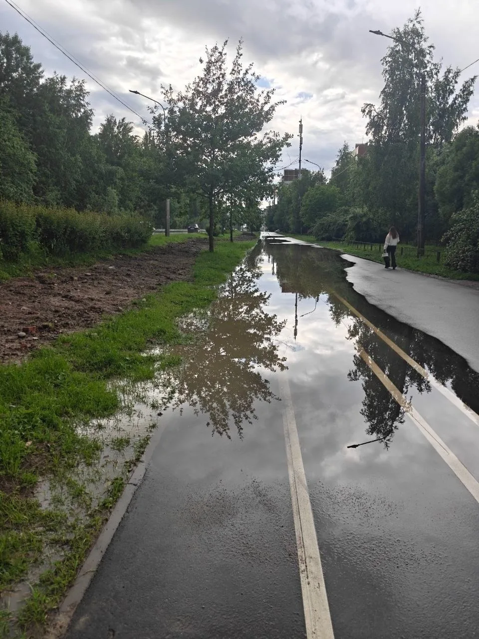 🚴‍♂️💧 Беда с велодорожкой на Планерной: вместо комфортного маршрута — лужи и грязь

🔵 Наш Приморс