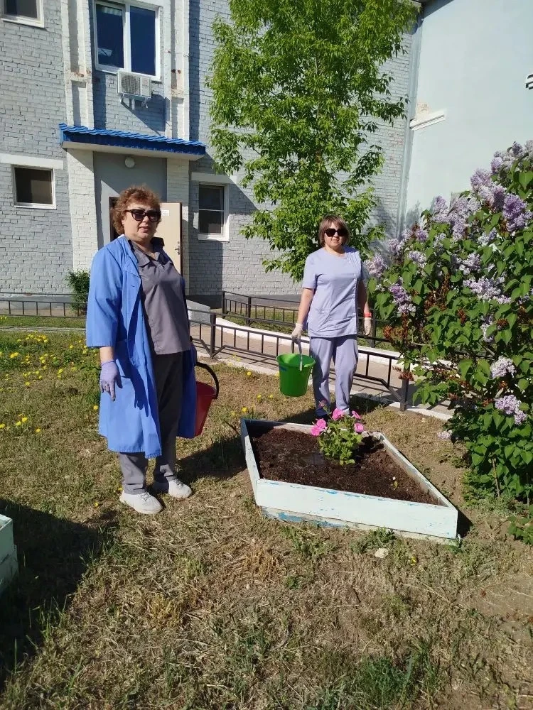 🌞🌱Цветы посадили. Лето пригласили

 На прошлой неделе коллеги высадили цветы, привели в порядок кл
