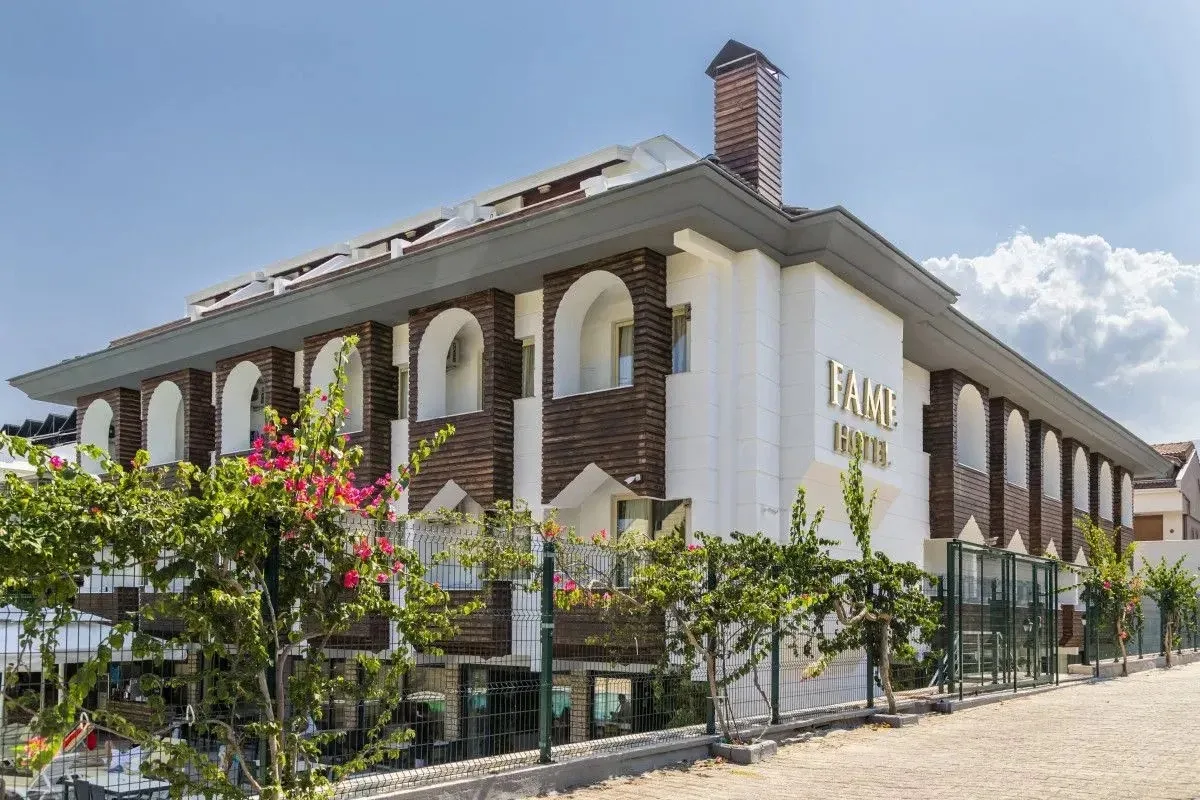 ТУРЦИЯ 🇹🇷 КЕМЕР

📍Fame hotel 3⭐️ отель в городе Кемер, в 200 м от пляжа. Уютная территория, небол