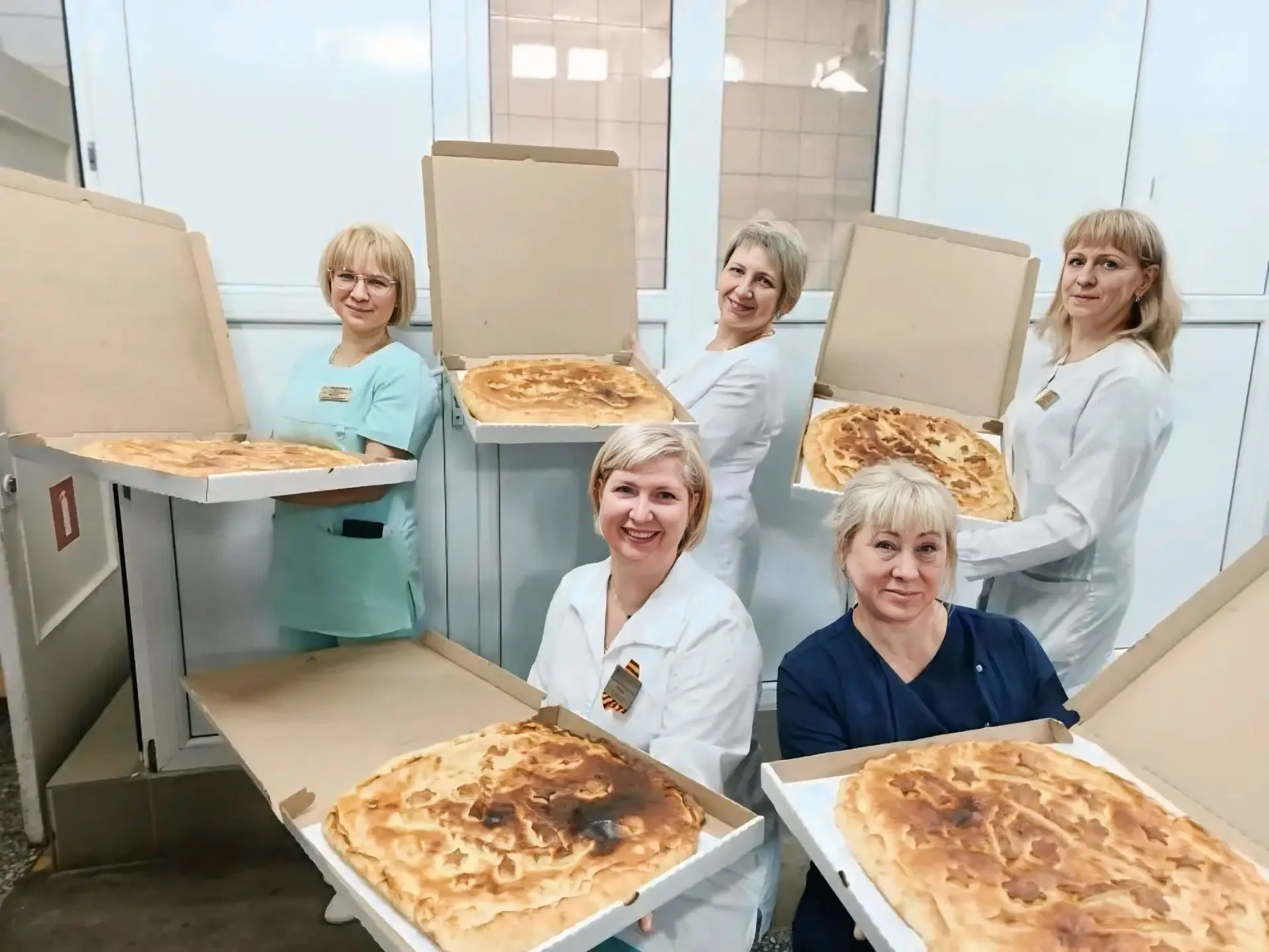 С праздником, дорогие медицинские сёстры!
Сегодня у нас снова ароматно, вкусно и по-домашнему уютно.