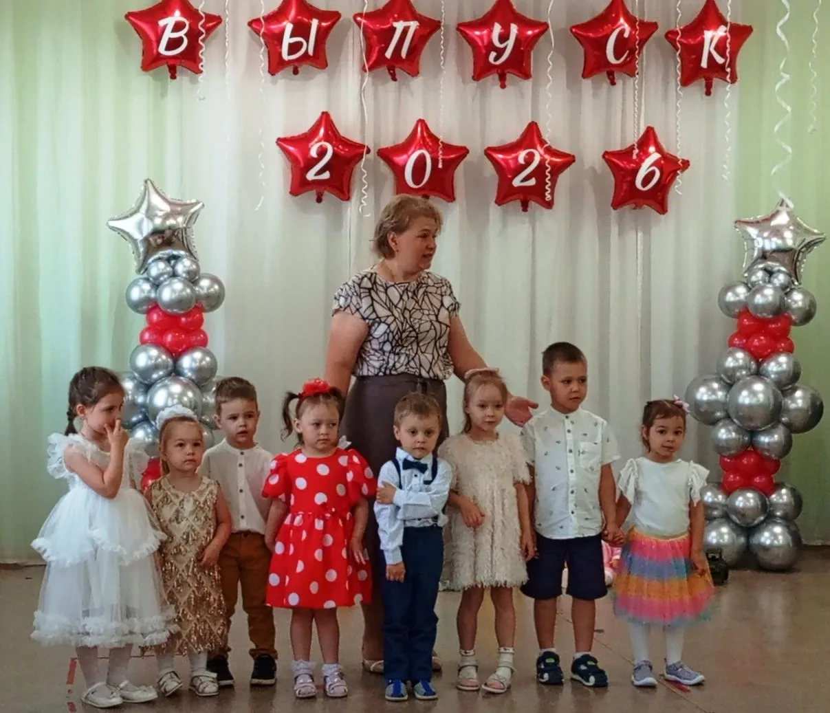 Сегодня в нашем детском саду состоялся ещё один трогательный и немножечко грустный праздник — Выпуск