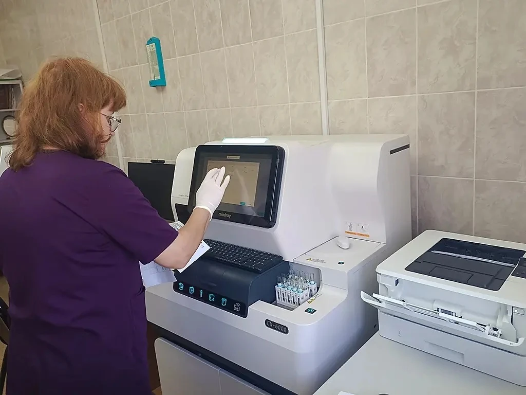 10 000 исследований ежедневно: как работает централизованная лаборатория Находкинской городской боль