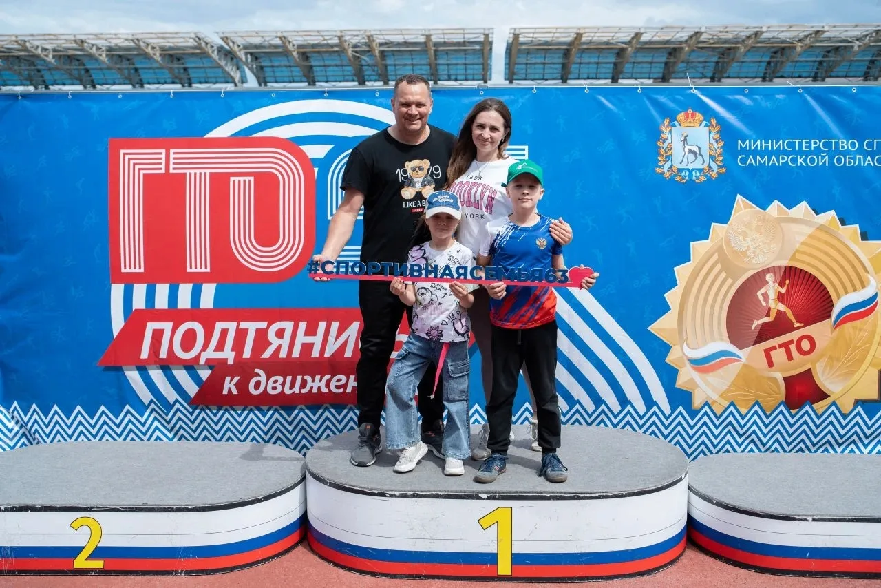 #СпортклубСМТЛ

🏆 Наш педагог — пример для подражания: спорт объединяет семью и воспитывает характе