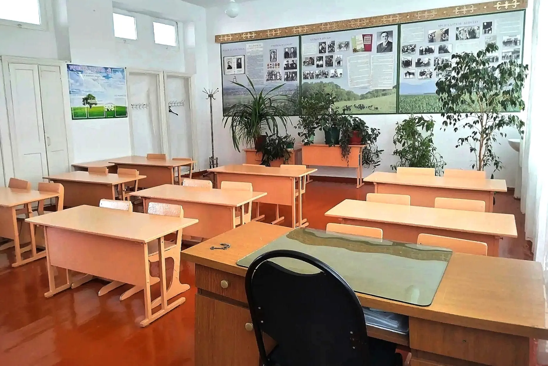 🛠️ Школа готовится к новому учебному году

Лето в самом разгаре, но жизнь в нашей школе не замирает