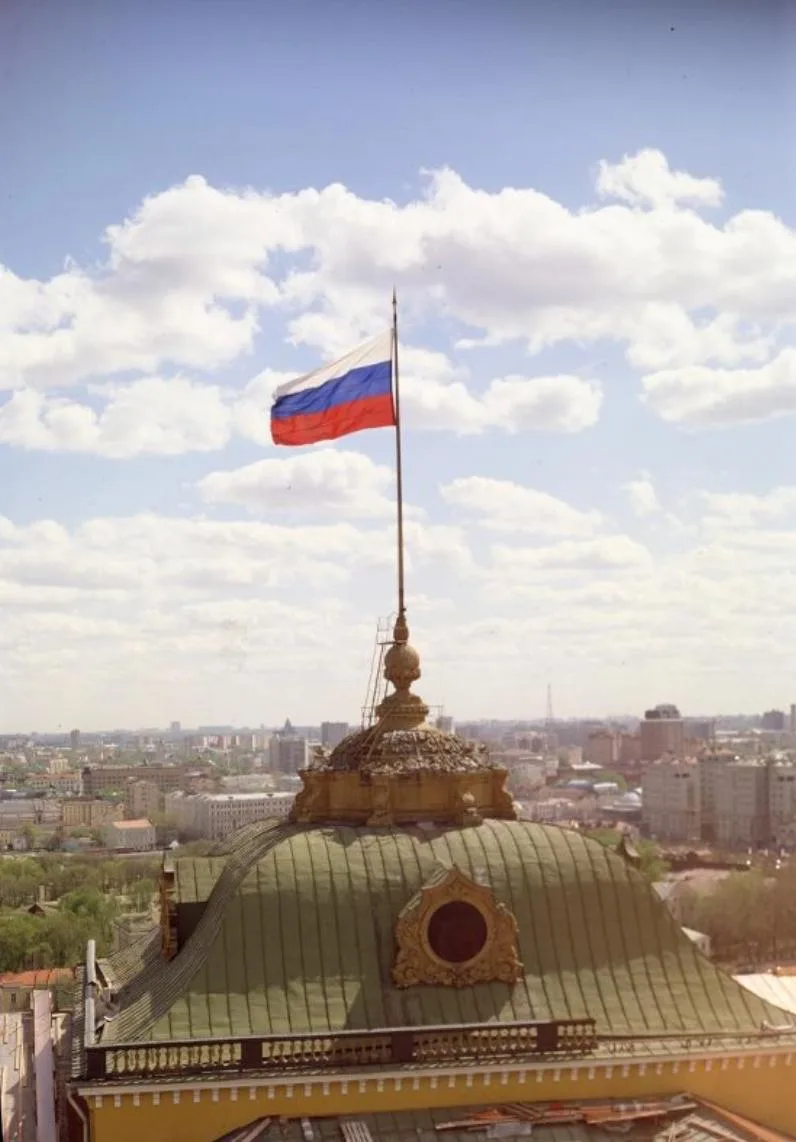 С Днем России! 🇷🇺

Поздравляем вас с праздником, желаем солнечных длинных выходных и ждем вас в му