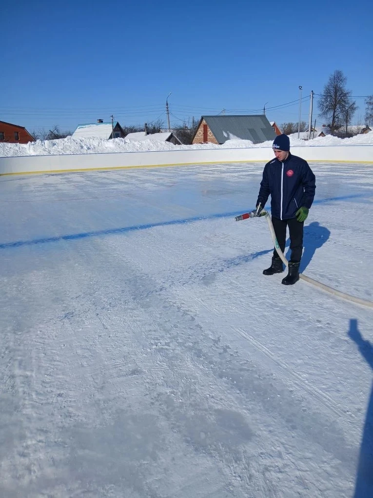 Режим работы катка стадиона "Юность".
‼️️‼️22 февраля ‼️‼️

* с 13:00 до 16:00⛸️
* с 18:00 до 21:00⛸