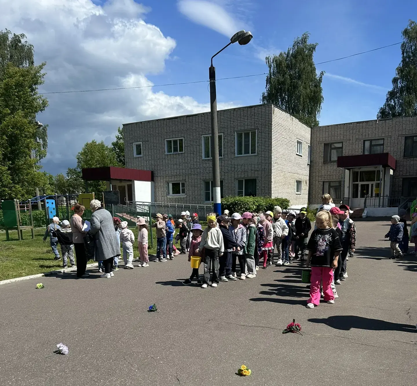 Вот и наступило долгожданное лето. В первый день лета вся страна отмечает замечательный праздник - Д
