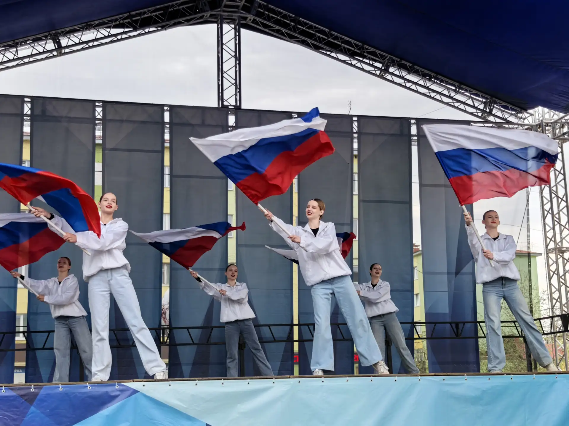Вчера на площади Горняков в честь Дня России прошли праздничные гуляния, и мы были рады стать частью