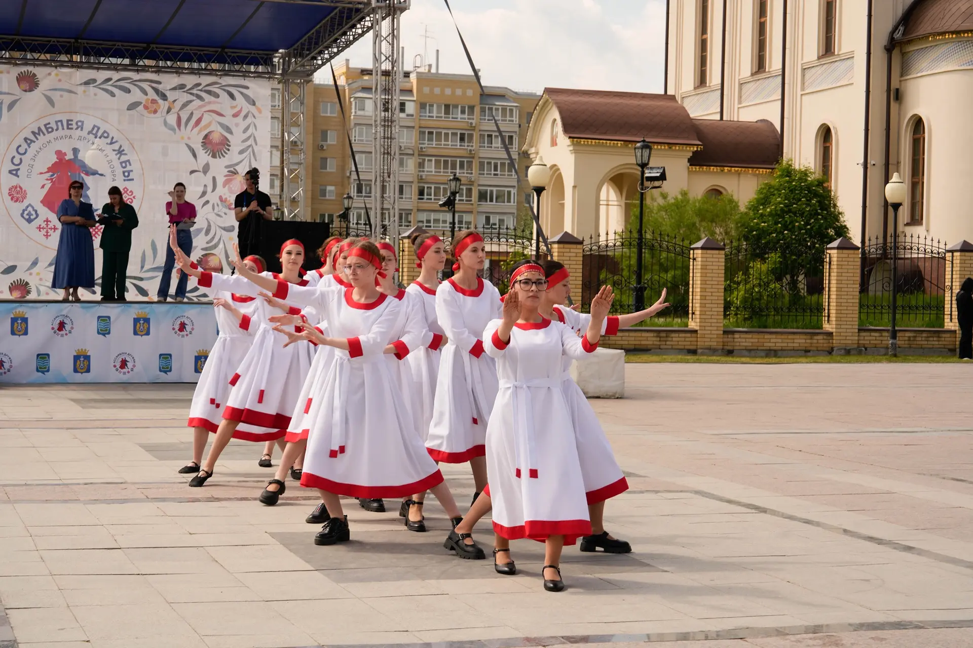🎉 Ассамблея дружбы - через культуру к единству!

Сегодня делегация нашей школы приняла участие в еж
