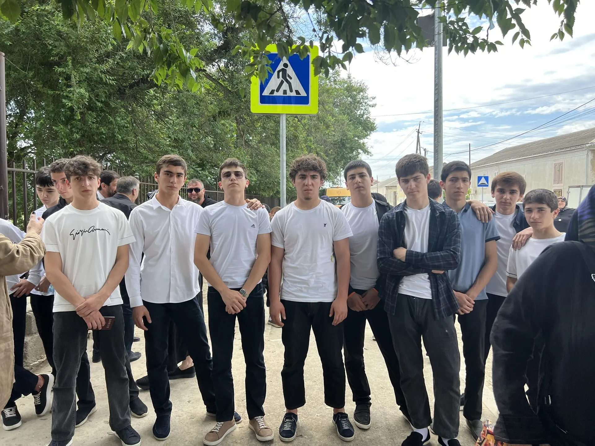 Сегодня 09.06.2026г. выпускники 9-ых классов сдают  обязательный экзамен по русскому языку. Классные
