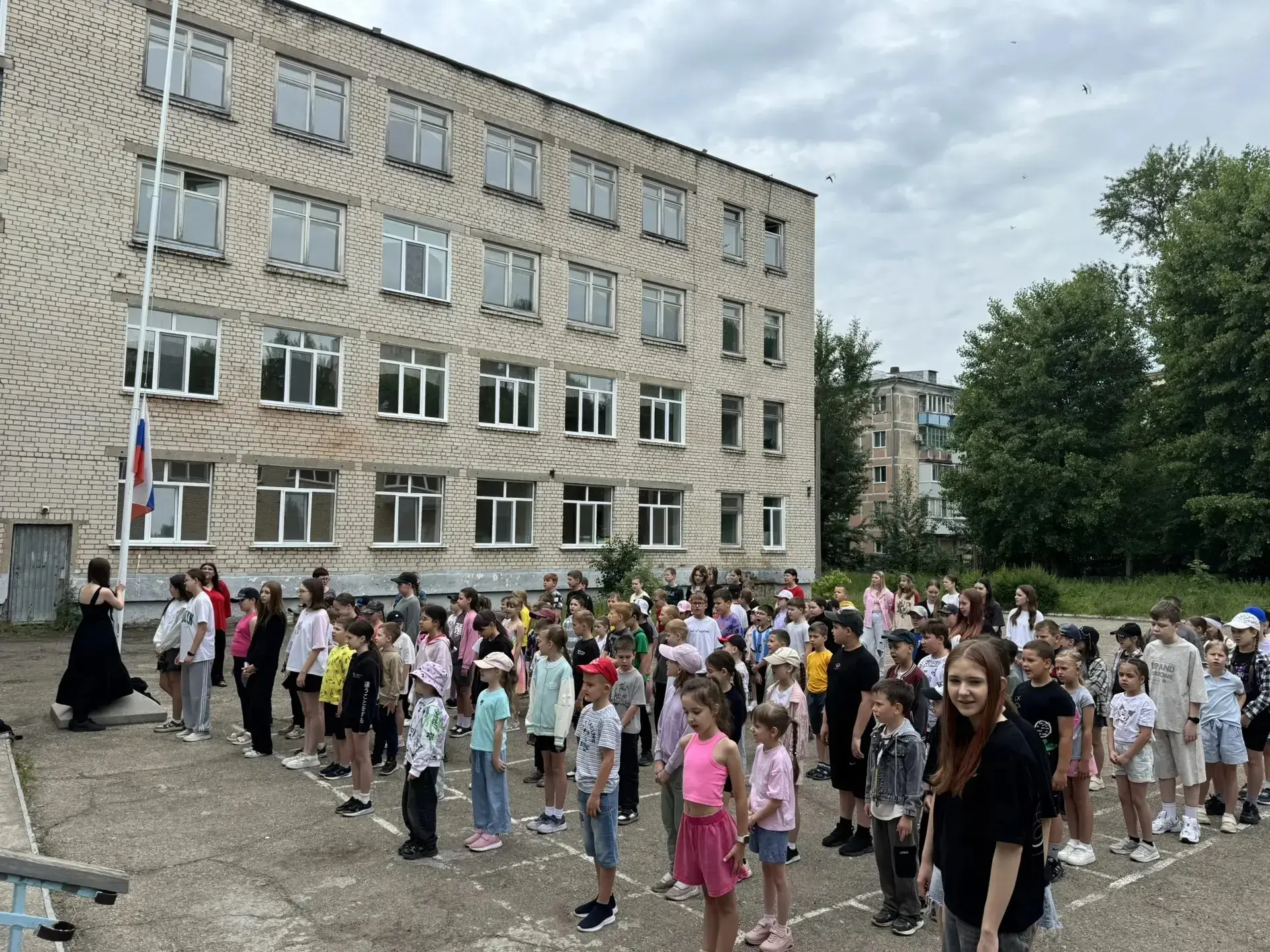 ☀️ Яркий день в лагере «Созвездие»: 
спорт, безопасность и заряд бодрости! ☀️

✨10 июня в нашем лаге