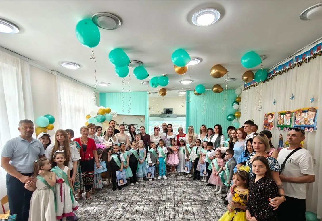 До свидания, любимый детский сад! 🎓🧸

Сегодня особенный день — 28 мая. В группе «Знайка» царит атм