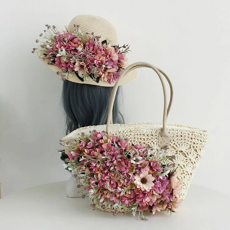 ​🌸 В продолжение нашей новинки: Встречайте самый популярный тренд лета — сумочки из цветов!

​В про