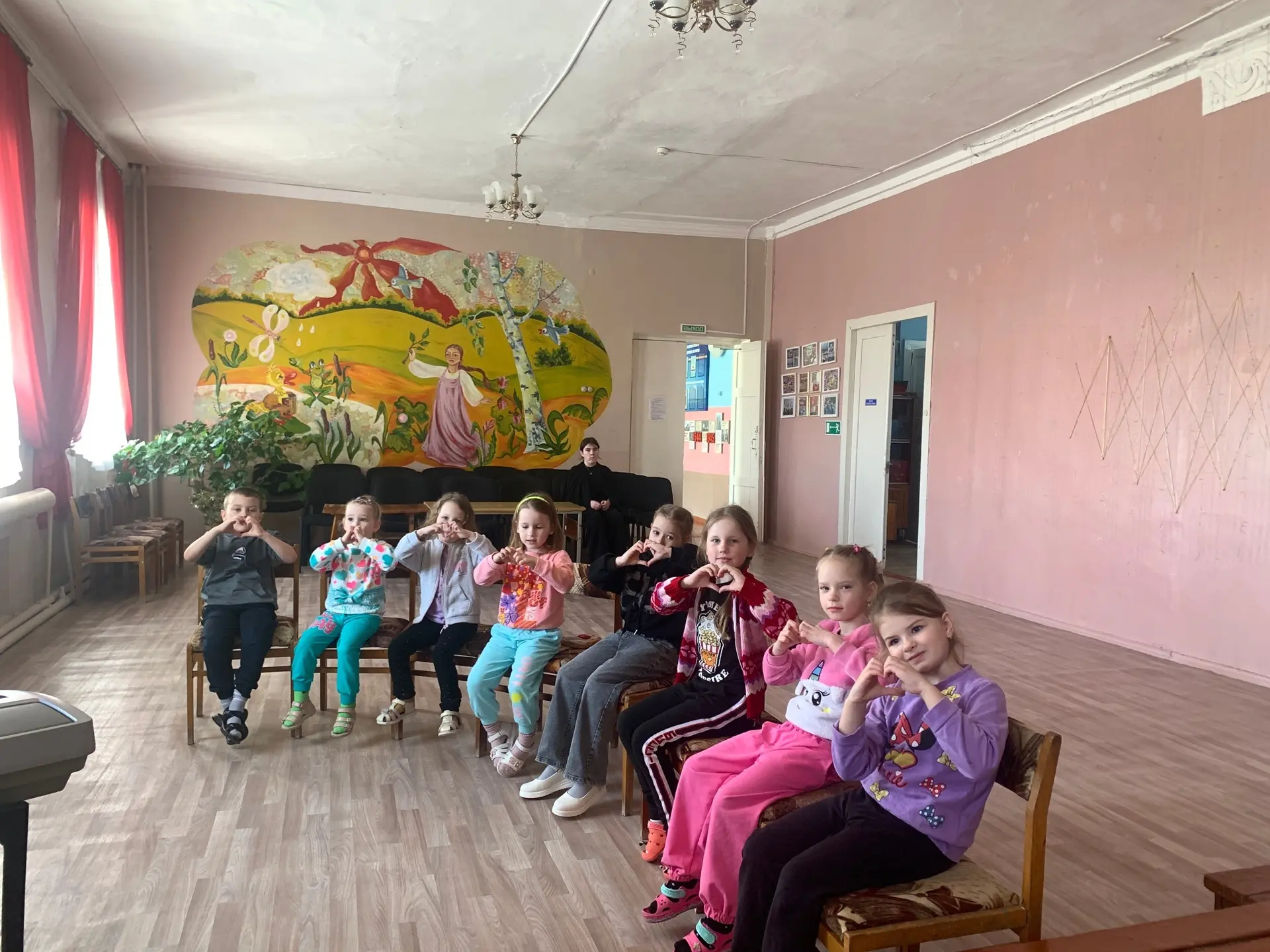 В нашем кружке пения обучающиеся  не просто поют — они растут и развиваются!Песни помогают четко выг