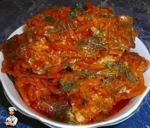 🥣 Рыба, которая становится ещё вкуснее после холодильника

🔖 Ингредиенты:

Рыба — 1 кг
Лук — 3 шт.