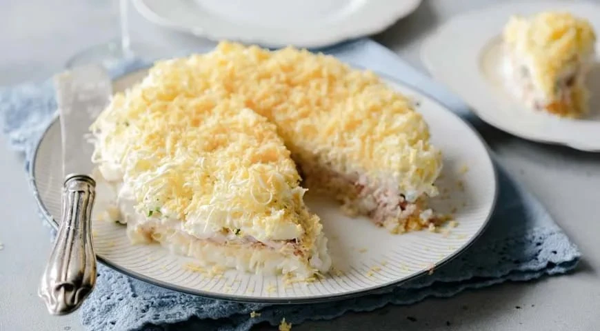 🥙 Салат Мимоза классический

📝 Ингредиенты:
• Масло сливочное – 100 гр
• Яйца свежие, лучше с наиб