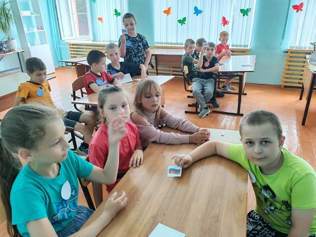 В отряде "Ералаш" в преддверии Дня России была проведена познавательно - развлекательная игра "Моя л