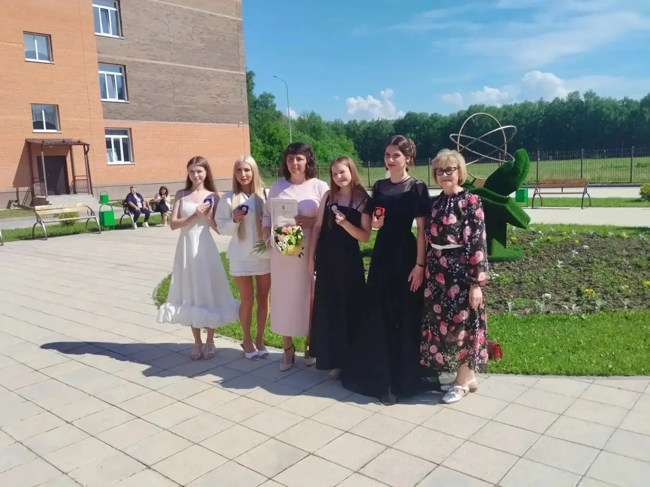 🎓 Наши звёздочки сияют ярче всех! 🌟

Вчера состоялся великолепный Бал медалистов Новосибирского ра