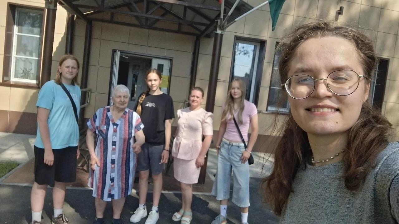 🌱 Доброе дело: волонтёры в гостях у старшего поколения!
Наши ученики посетили дом-интернат для пожи