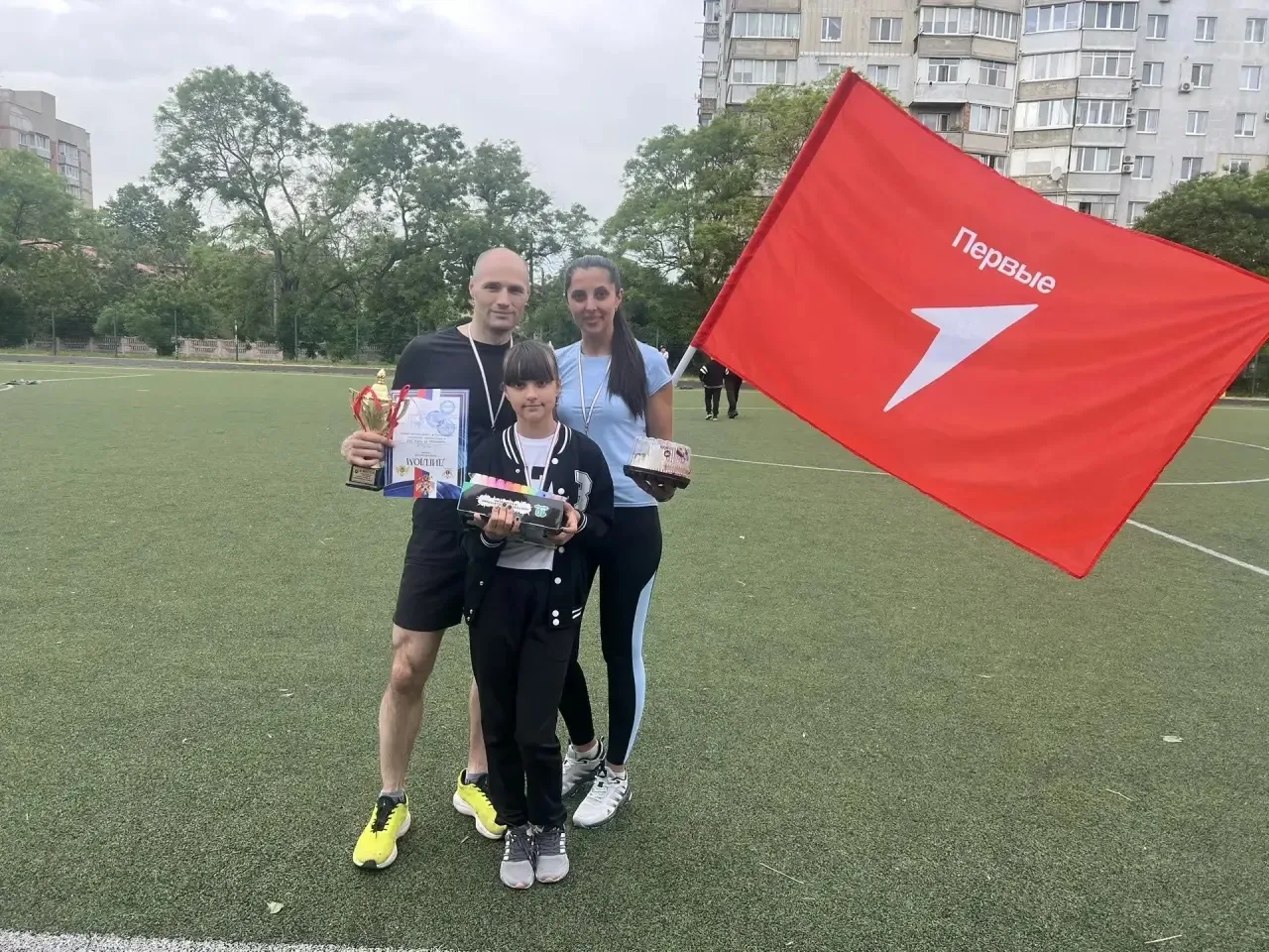 Папа, мама, я - спортивная семья💪🏻

В честь празднования Дня защиты детей сегодня в Симферополе со