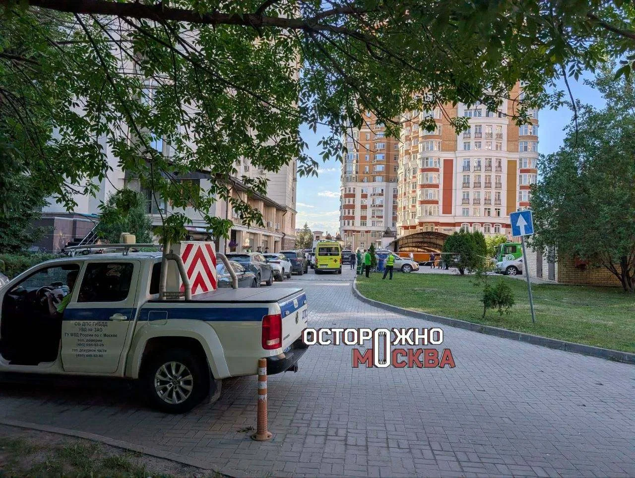 Водитель легковушки сбил насмерть 5-летнего ребенка во дворе жилого дома в Москве.
По предварительно