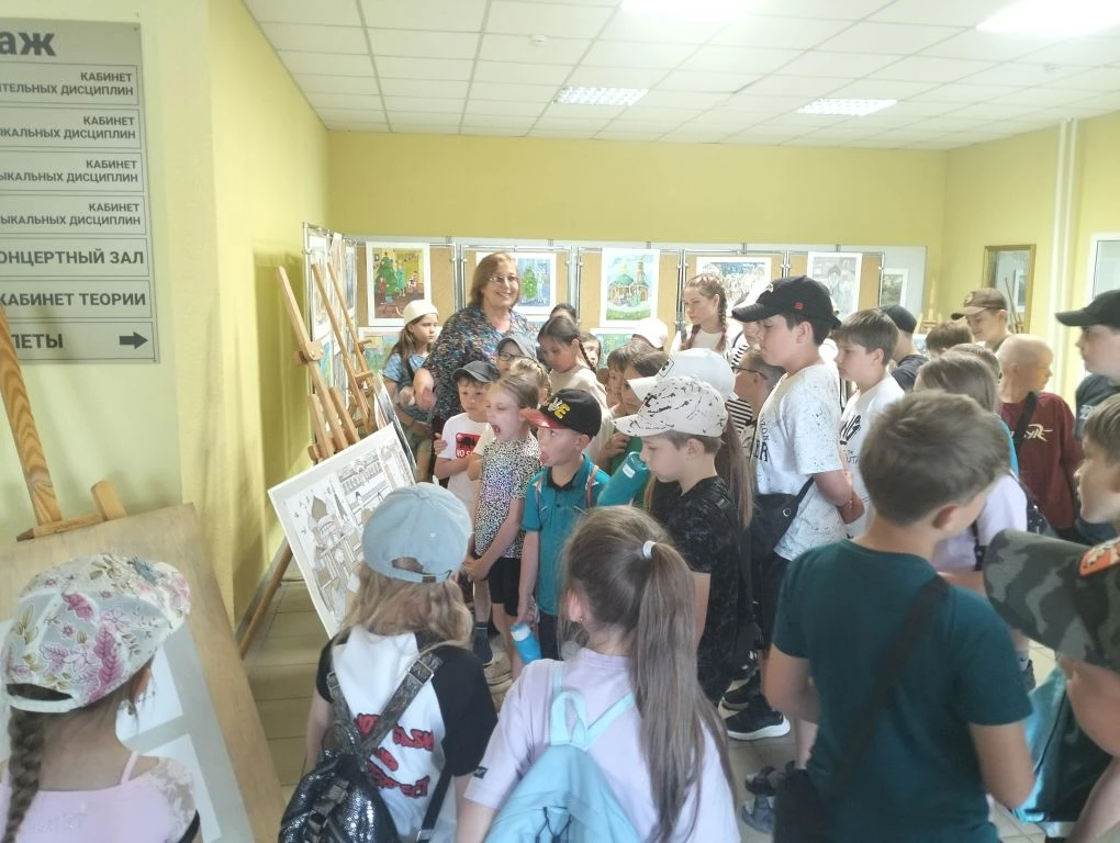 Сегодня в детской школе искусств открылась выставка итоговых работ выпускников предпрофессиональной 