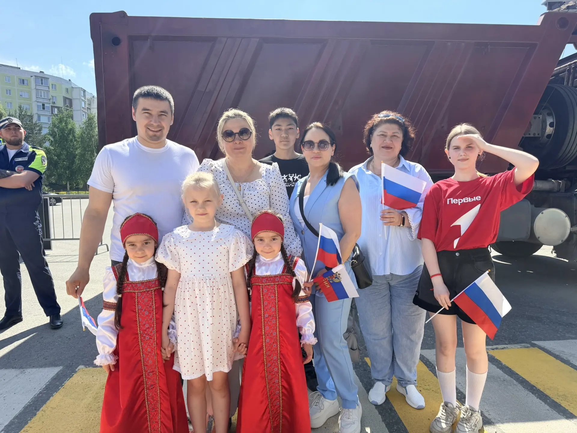 #ДеньРоссии

С Днём России! 

Сегодня обучающиеся, педагоги и администрация нашей школы приняли акти