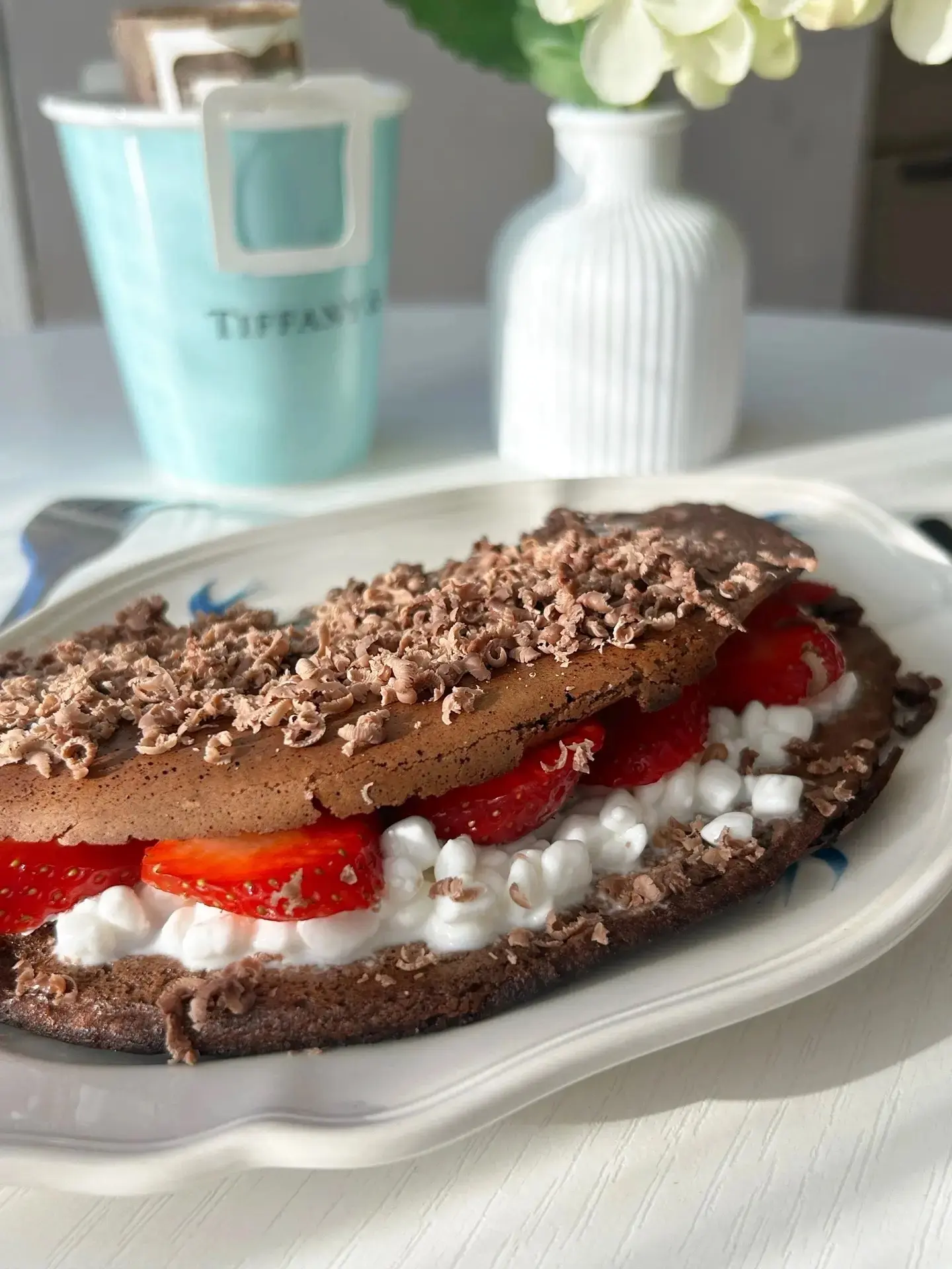 Шоколадный овсяноблин с шоколадом и клубникой 🍓

Для блина:
Овсяные хлопья 25 гр
Яйцо С1 1 шт
Молок